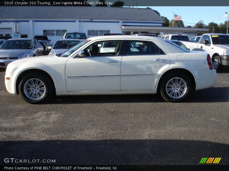 Cool Vanilla White / Dark Slate Gray 2010 Chrysler 300 Touring