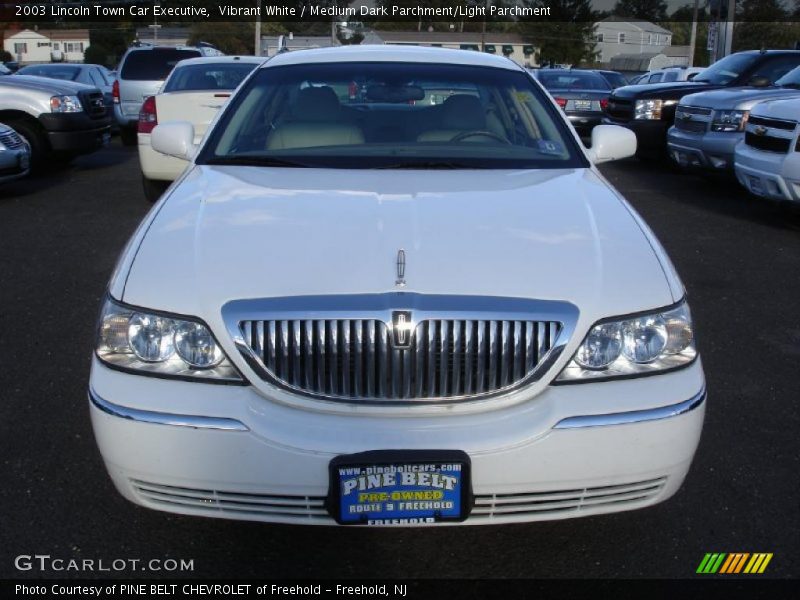 Vibrant White / Medium Dark Parchment/Light Parchment 2003 Lincoln Town Car Executive