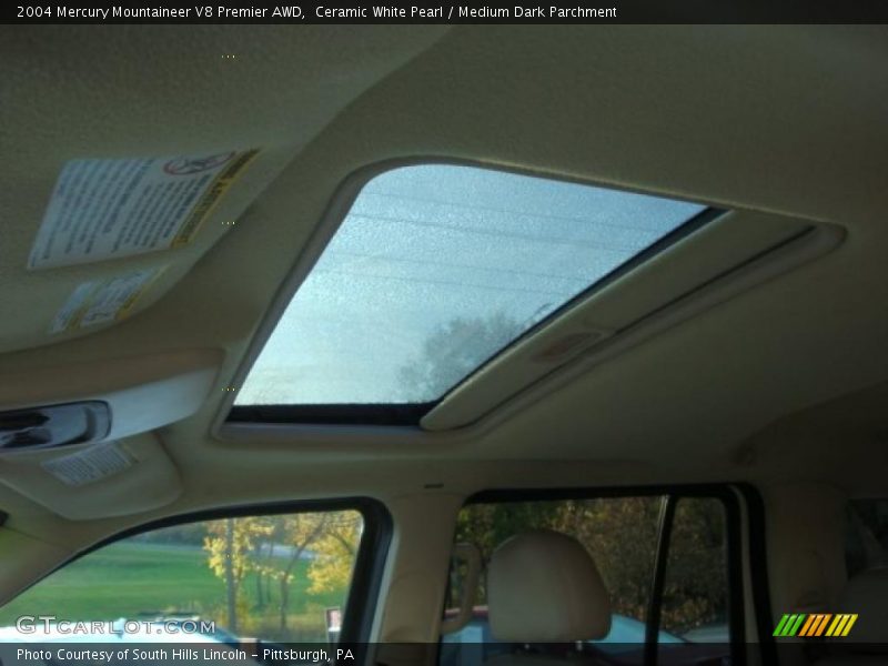 Ceramic White Pearl / Medium Dark Parchment 2004 Mercury Mountaineer V8 Premier AWD