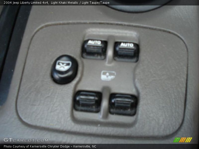 Light Khaki Metallic / Light Taupe/Taupe 2004 Jeep Liberty Limited 4x4