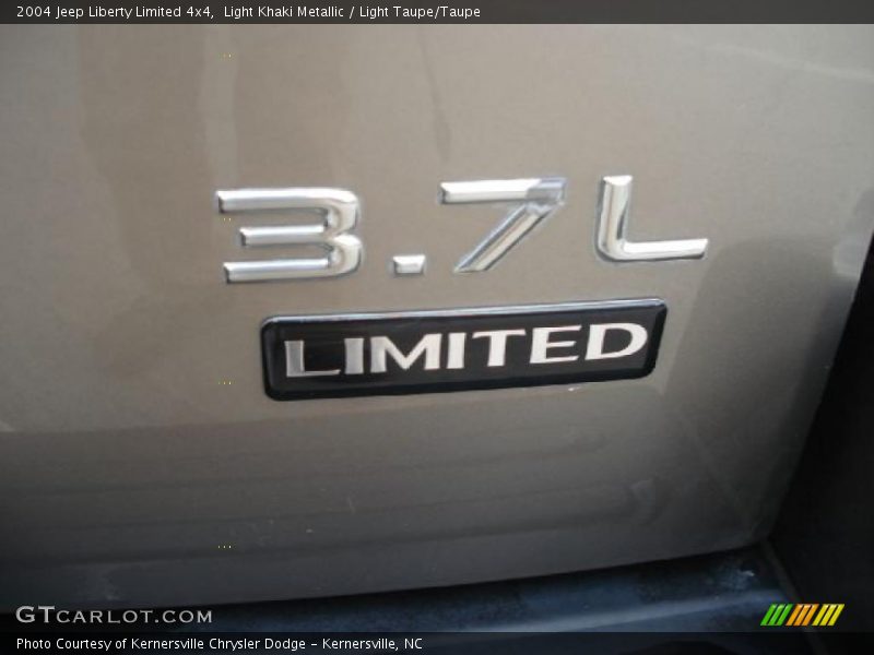 Light Khaki Metallic / Light Taupe/Taupe 2004 Jeep Liberty Limited 4x4
