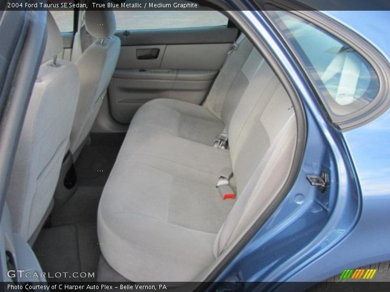  2004 Taurus SE Sedan Medium Graphite Interior