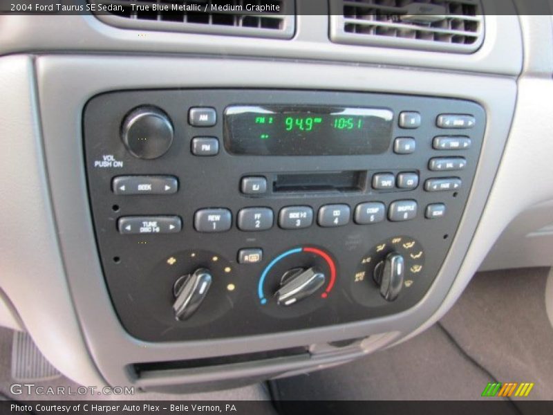 Controls of 2004 Taurus SE Sedan