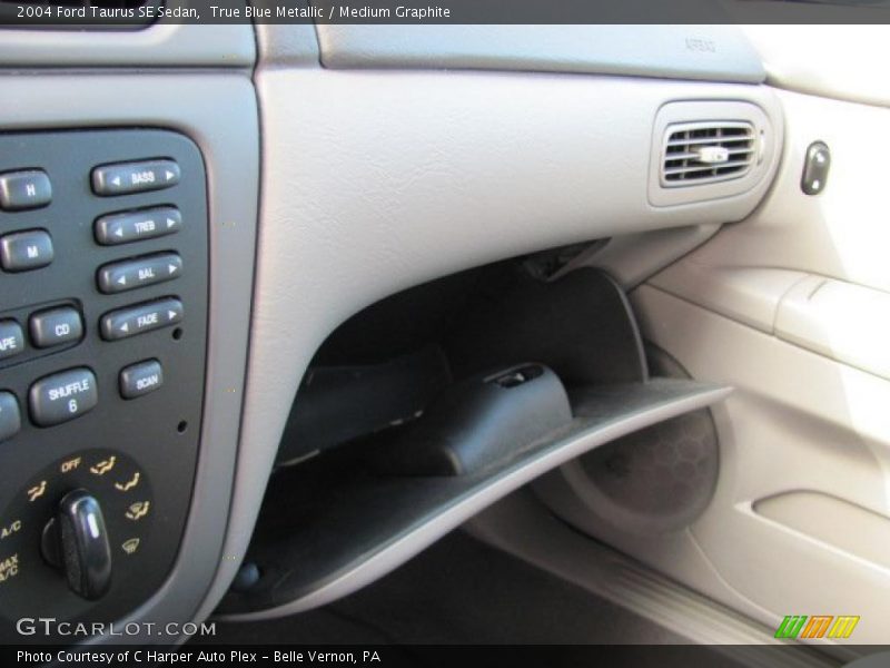 True Blue Metallic / Medium Graphite 2004 Ford Taurus SE Sedan