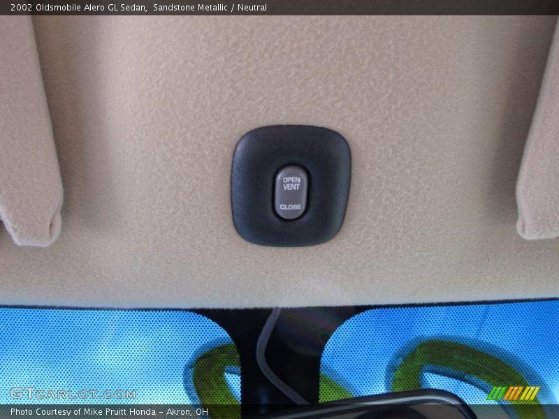 Sandstone Metallic / Neutral 2002 Oldsmobile Alero GL Sedan