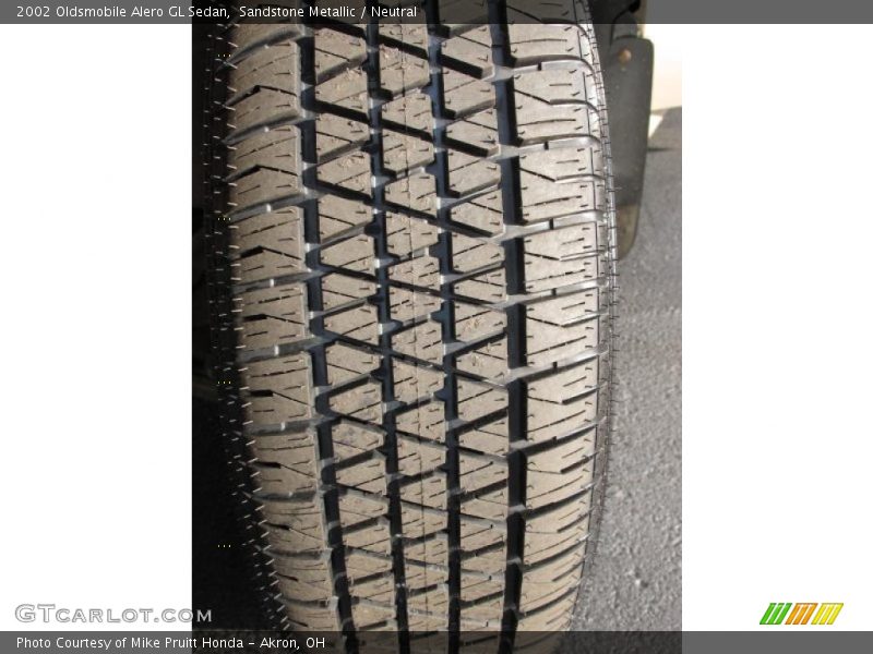Sandstone Metallic / Neutral 2002 Oldsmobile Alero GL Sedan