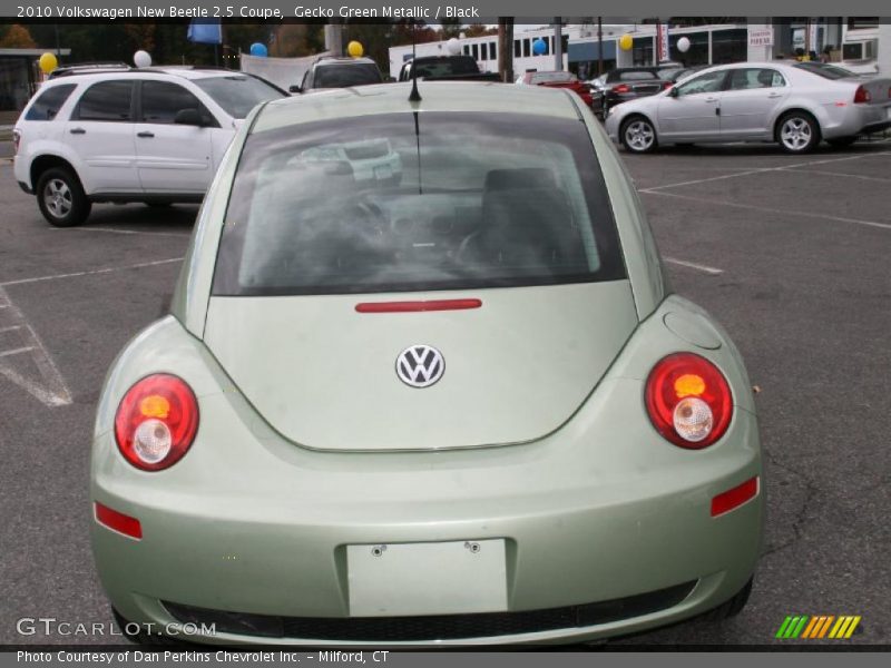 Gecko Green Metallic / Black 2010 Volkswagen New Beetle 2.5 Coupe