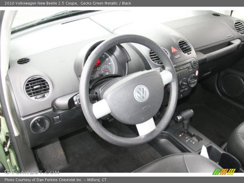 Gecko Green Metallic / Black 2010 Volkswagen New Beetle 2.5 Coupe