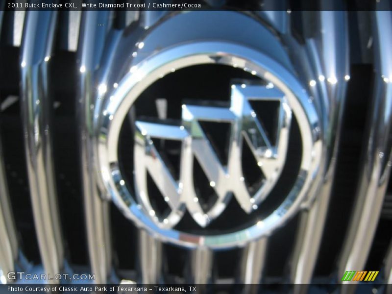 White Diamond Tricoat / Cashmere/Cocoa 2011 Buick Enclave CXL