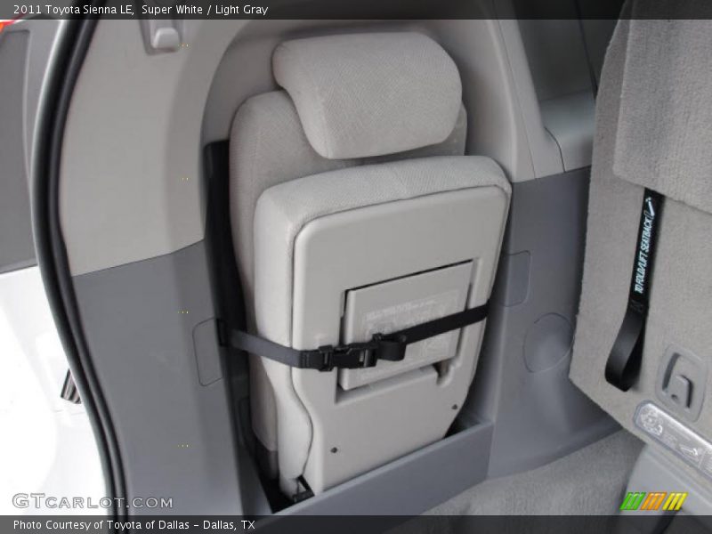 Super White / Light Gray 2011 Toyota Sienna LE