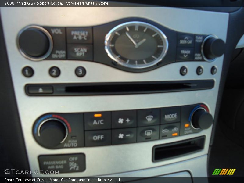 Controls of 2008 G 37 S Sport Coupe