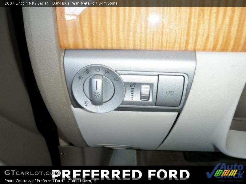 Dark Blue Pearl Metallic / Light Stone 2007 Lincoln MKZ Sedan