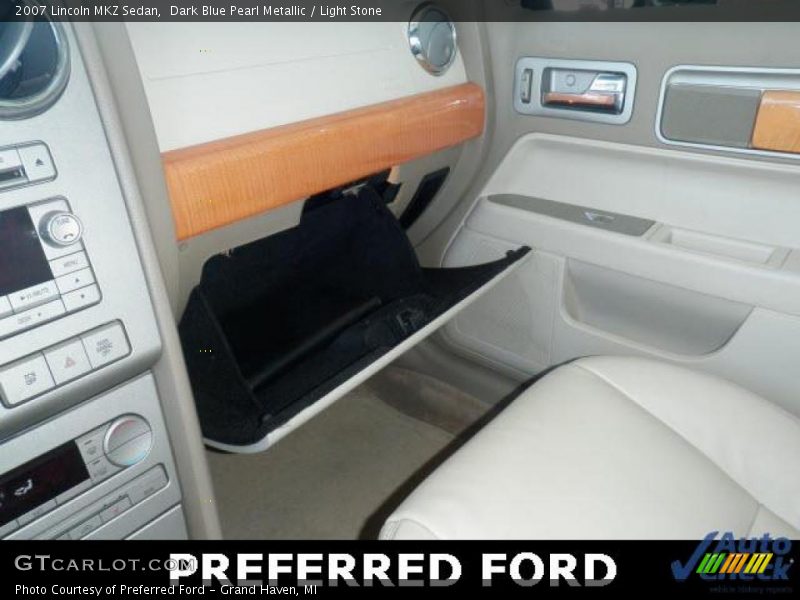 Dark Blue Pearl Metallic / Light Stone 2007 Lincoln MKZ Sedan