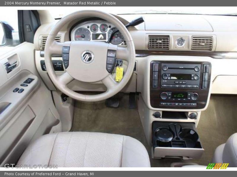 Dashboard of 2004 Monterey Premier