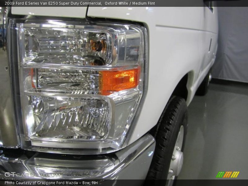 Oxford White / Medium Flint 2009 Ford E Series Van E250 Super Duty Commercial