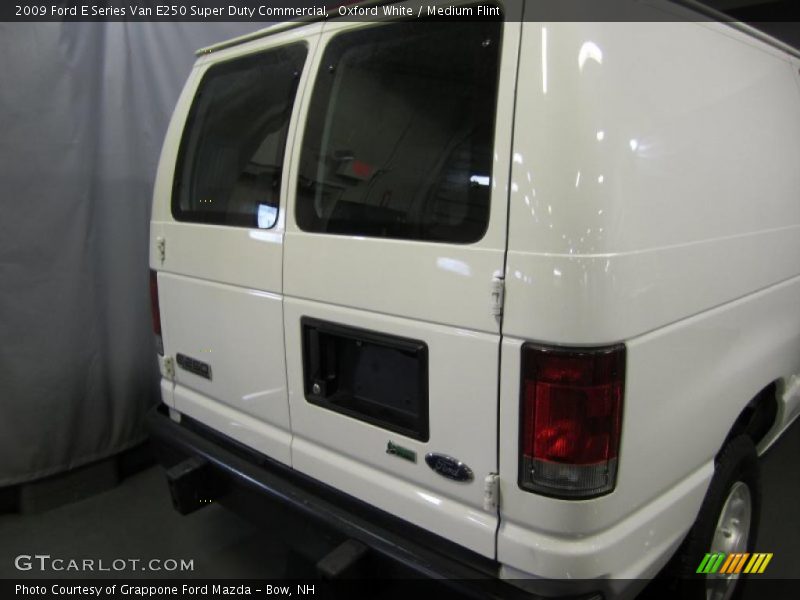 Oxford White / Medium Flint 2009 Ford E Series Van E250 Super Duty Commercial
