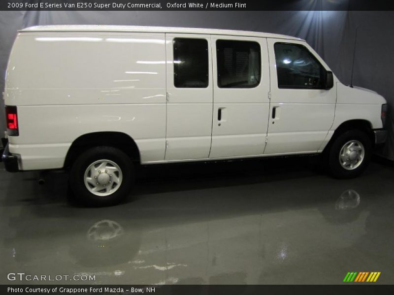 Oxford White / Medium Flint 2009 Ford E Series Van E250 Super Duty Commercial