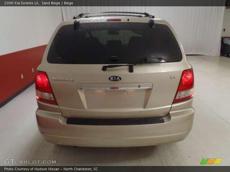 Sand Beige / Beige 2006 Kia Sorento LX