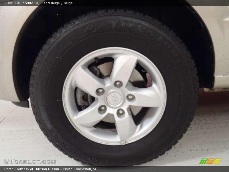 Sand Beige / Beige 2006 Kia Sorento LX