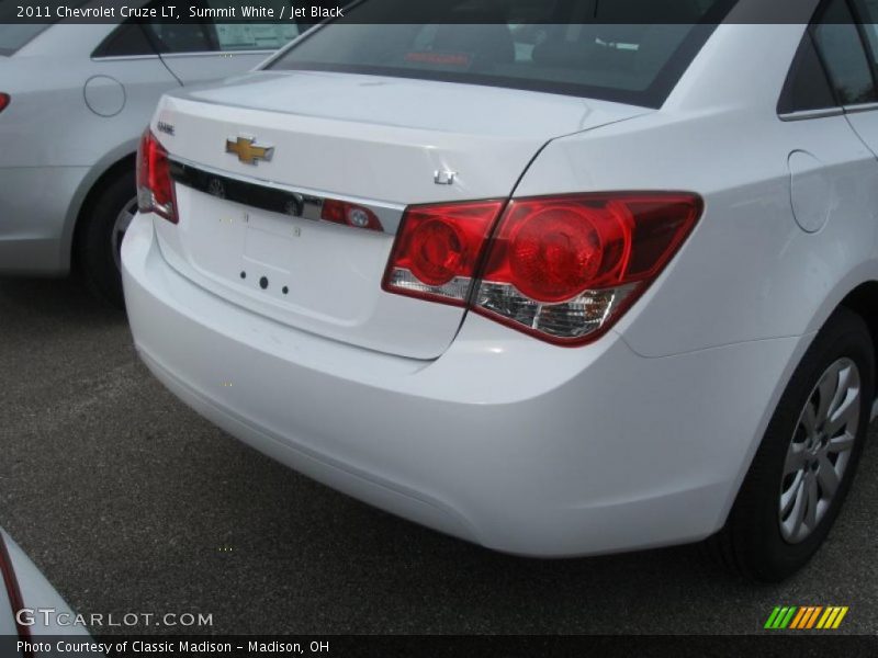 Summit White / Jet Black 2011 Chevrolet Cruze LT