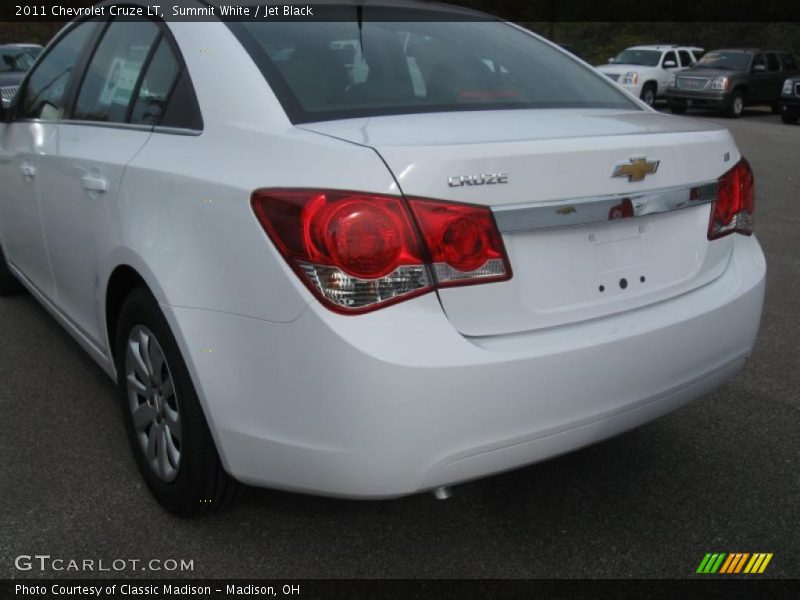 Summit White / Jet Black 2011 Chevrolet Cruze LT