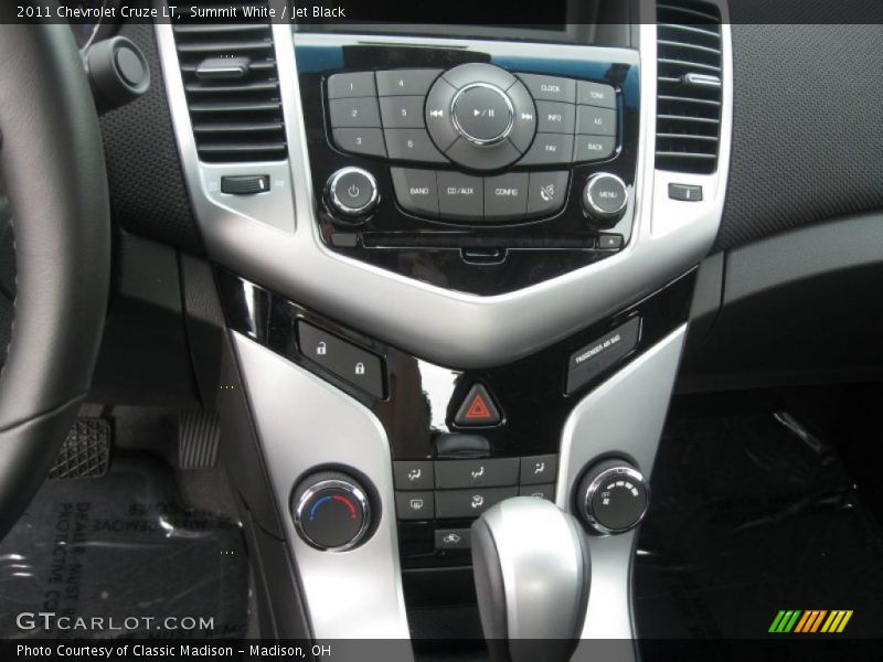 Controls of 2011 Cruze LT