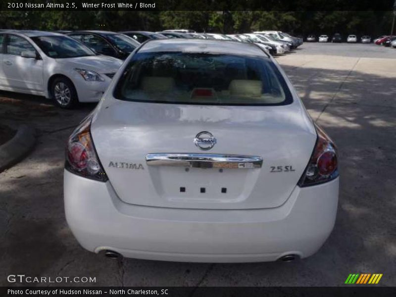 Winter Frost White / Blond 2010 Nissan Altima 2.5