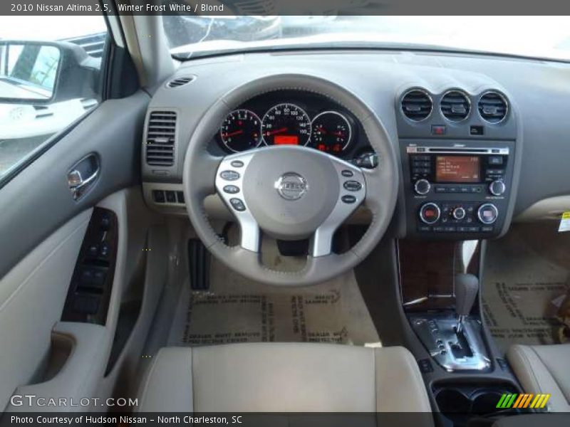 Winter Frost White / Blond 2010 Nissan Altima 2.5
