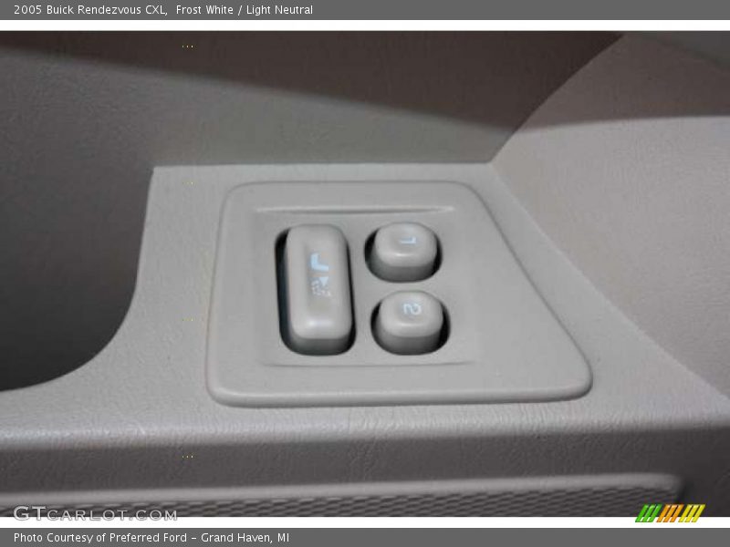 Frost White / Light Neutral 2005 Buick Rendezvous CXL