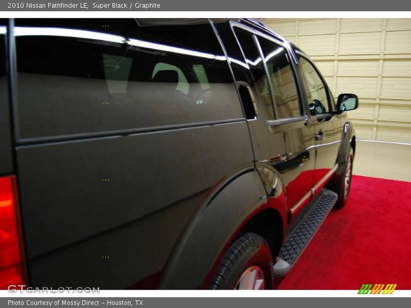 Super Black / Graphite 2010 Nissan Pathfinder LE