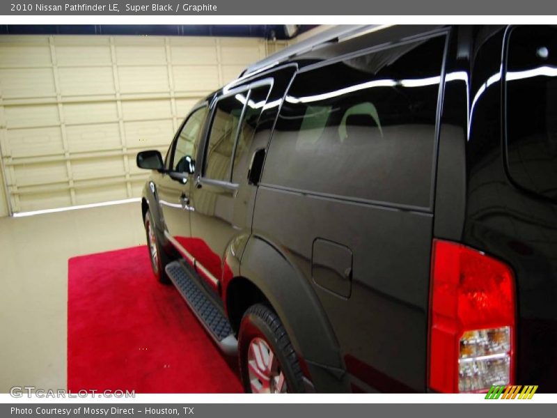 Super Black / Graphite 2010 Nissan Pathfinder LE