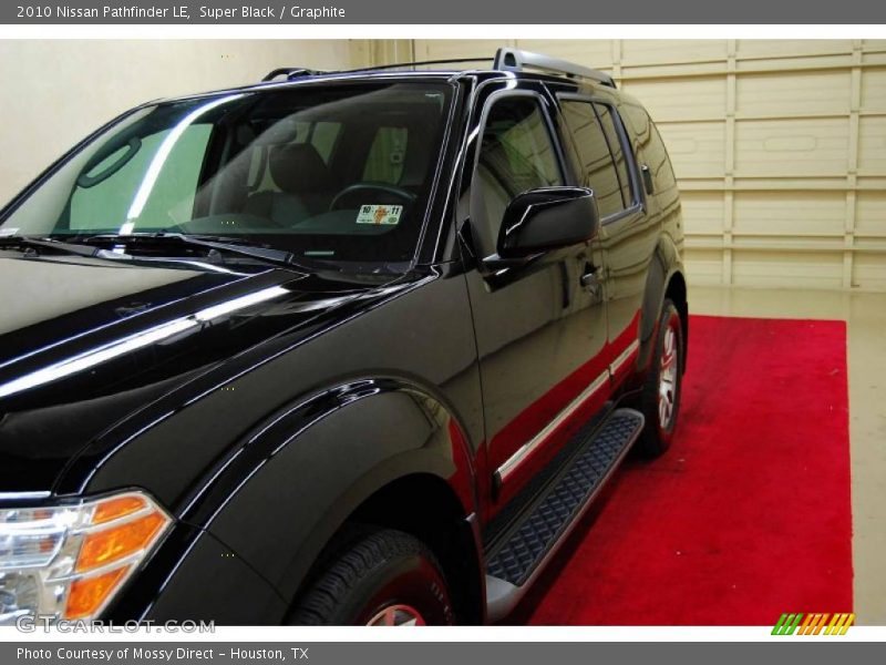 Super Black / Graphite 2010 Nissan Pathfinder LE