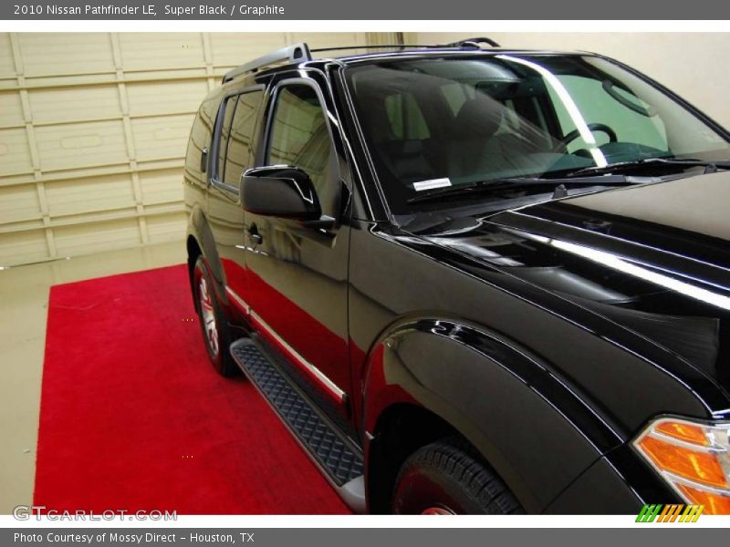 Super Black / Graphite 2010 Nissan Pathfinder LE