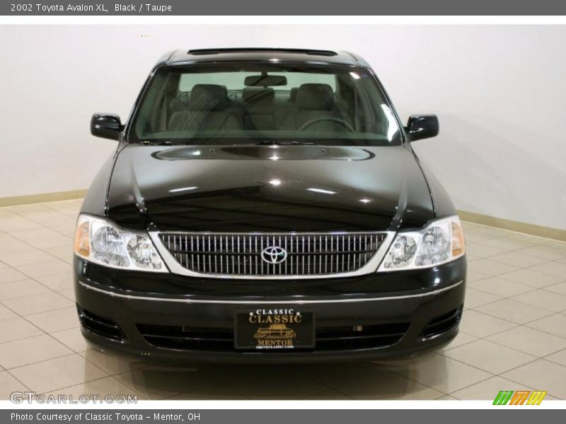 Black / Taupe 2002 Toyota Avalon XL