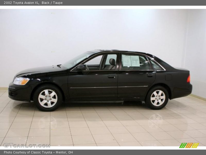 Black / Taupe 2002 Toyota Avalon XL