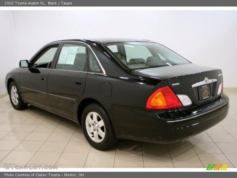 Black / Taupe 2002 Toyota Avalon XL