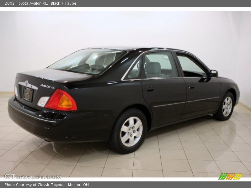 Black / Taupe 2002 Toyota Avalon XL