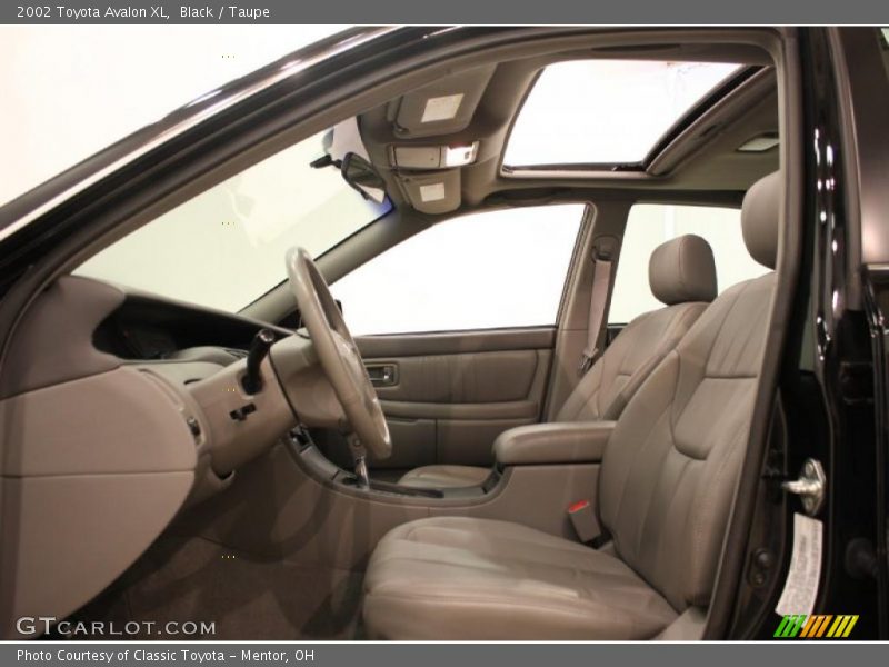 Black / Taupe 2002 Toyota Avalon XL