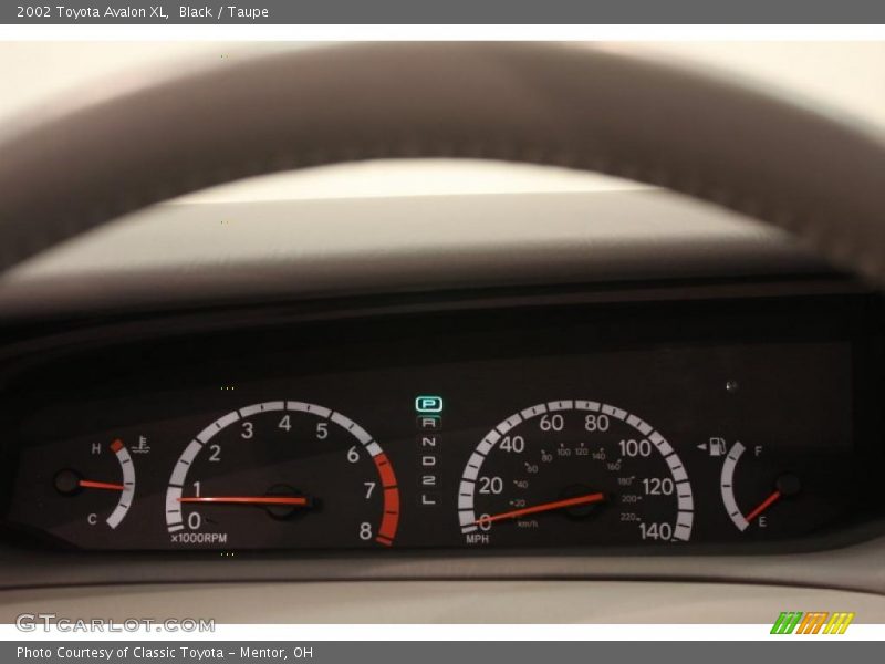 Black / Taupe 2002 Toyota Avalon XL