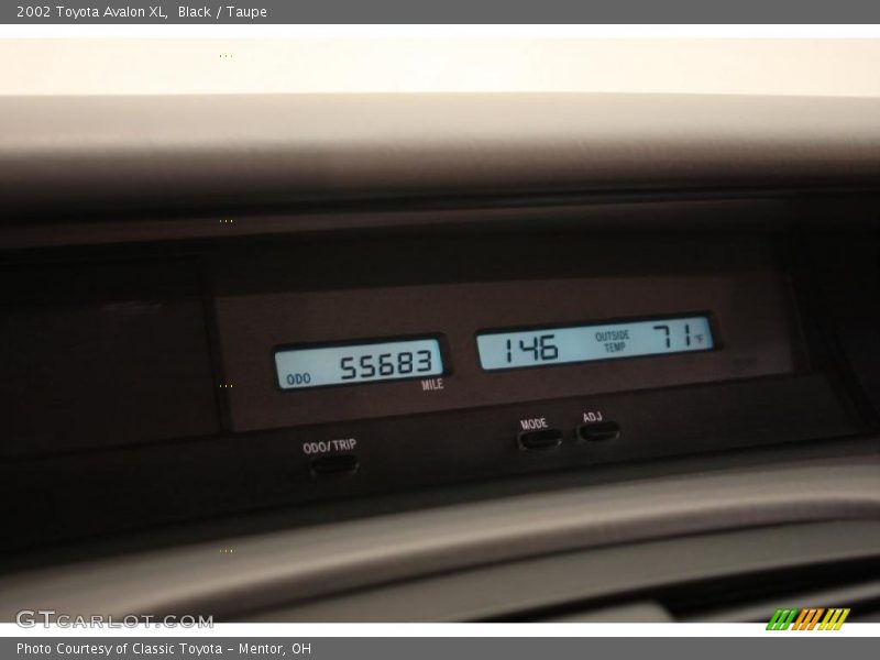 Black / Taupe 2002 Toyota Avalon XL