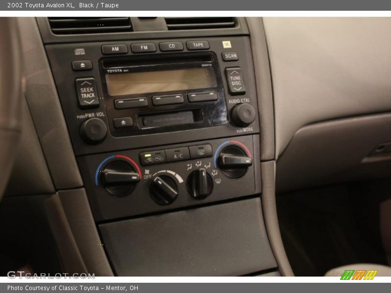 Black / Taupe 2002 Toyota Avalon XL