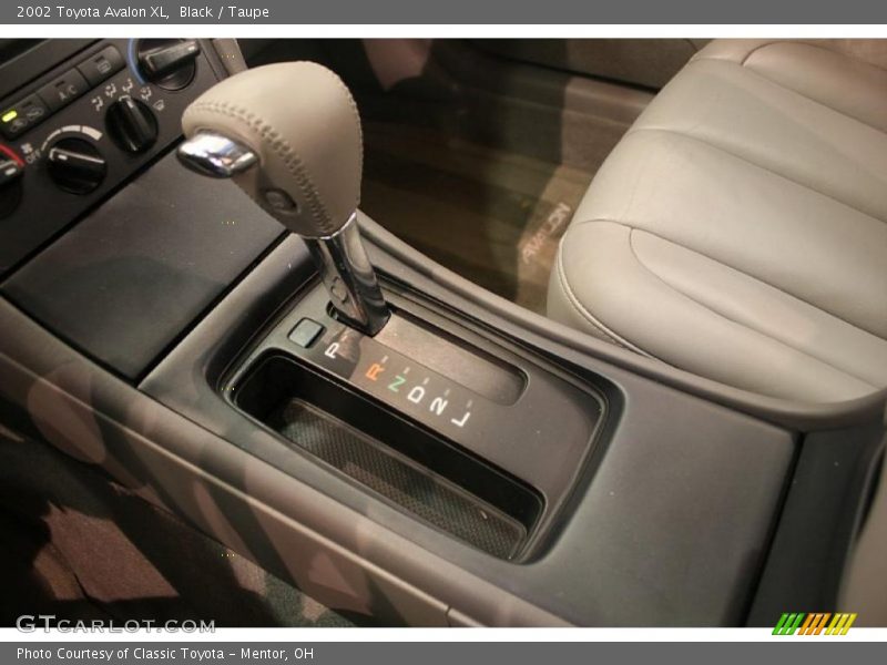 Black / Taupe 2002 Toyota Avalon XL