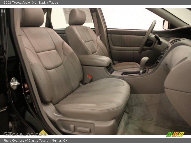 Black / Taupe 2002 Toyota Avalon XL
