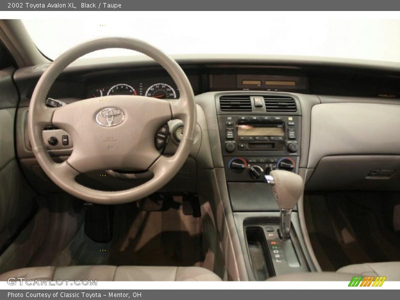 Black / Taupe 2002 Toyota Avalon XL