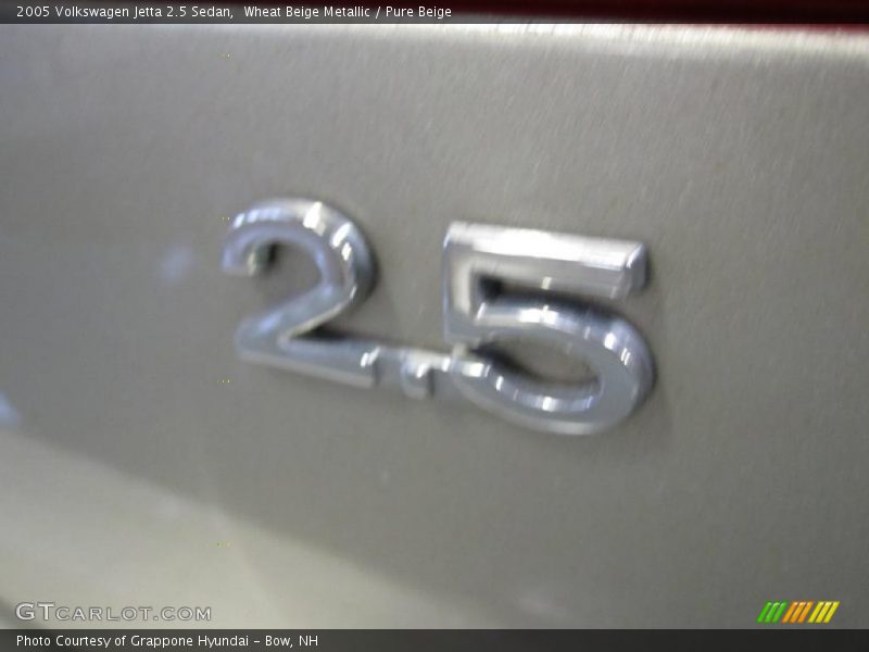 Wheat Beige Metallic / Pure Beige 2005 Volkswagen Jetta 2.5 Sedan