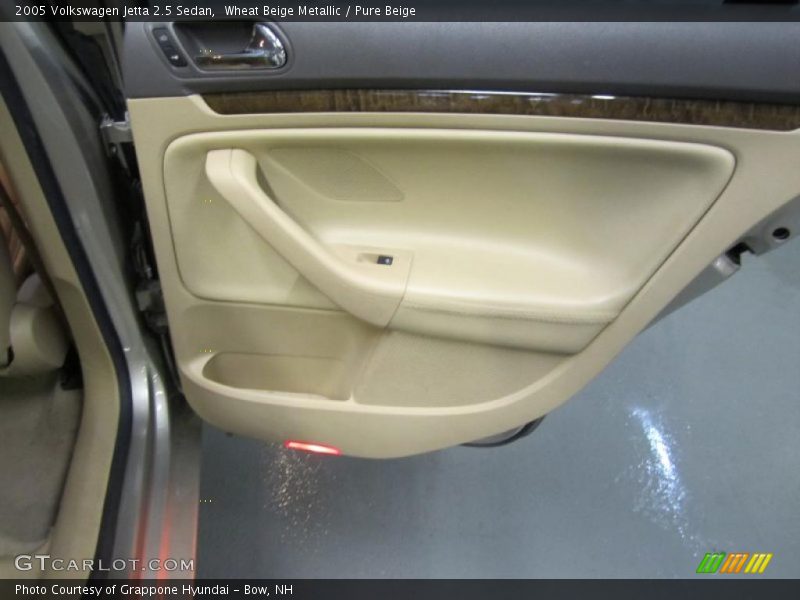 Wheat Beige Metallic / Pure Beige 2005 Volkswagen Jetta 2.5 Sedan
