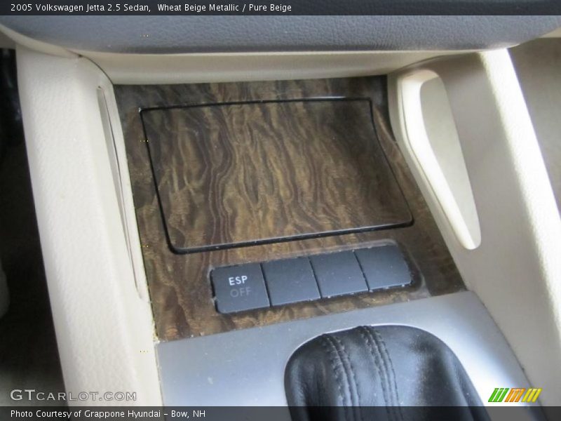 Wheat Beige Metallic / Pure Beige 2005 Volkswagen Jetta 2.5 Sedan