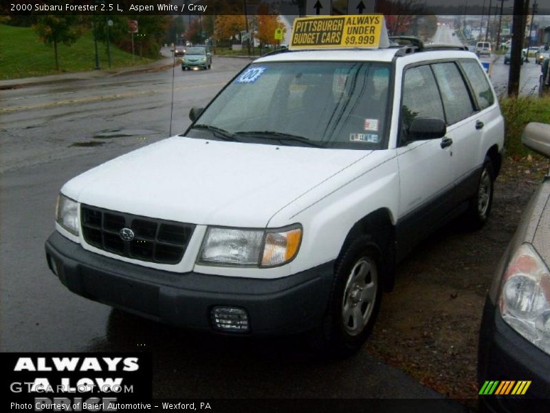Aspen White / Gray 2000 Subaru Forester 2.5 L