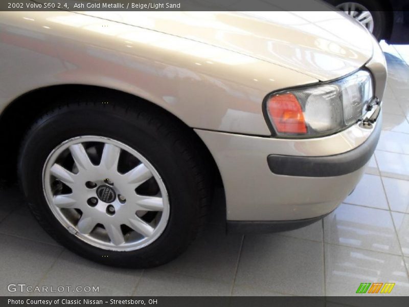 Ash Gold Metallic / Beige/Light Sand 2002 Volvo S60 2.4