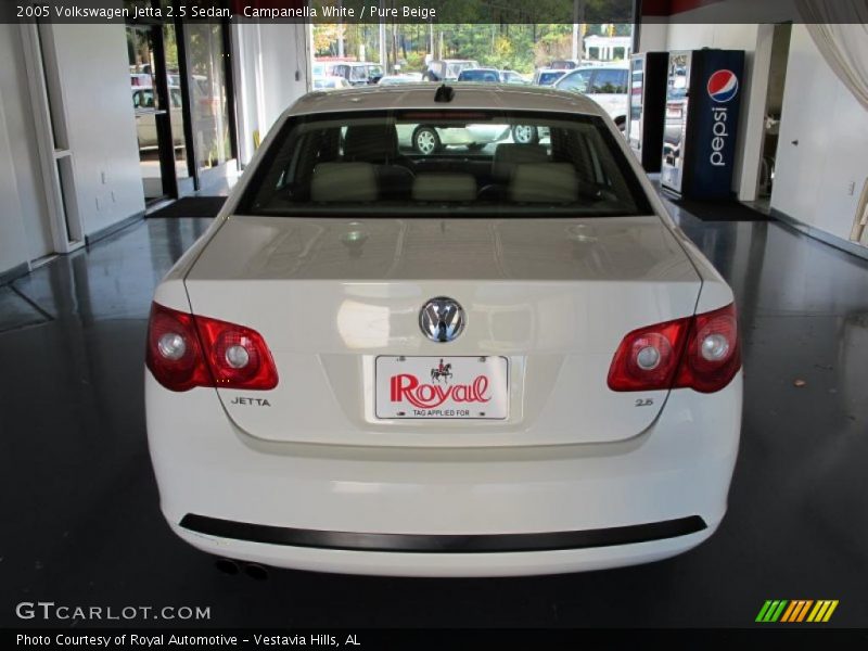 Campanella White / Pure Beige 2005 Volkswagen Jetta 2.5 Sedan